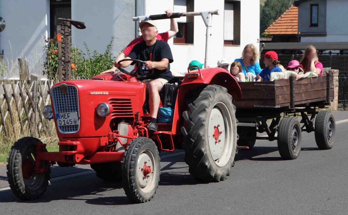 Güldner G 25, unterwegs beim Festzug anl. der 2015er Oldtimerausstellung in Pferdsdorf/Thüringen, 08/2015
