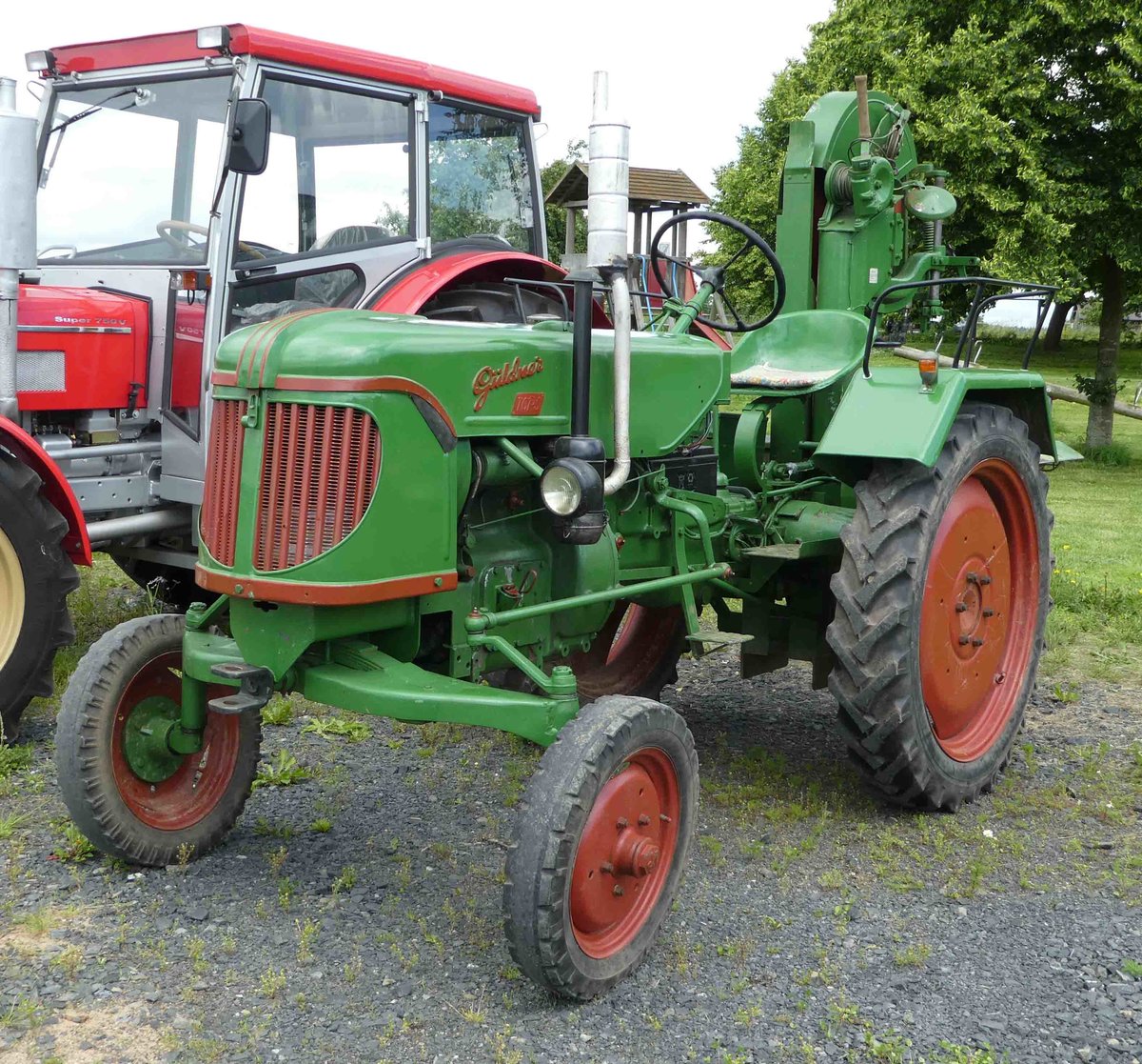 =Güldner mit angebauter Bandsäge, ausgestellt bei den Motorrad-Oldtimer-Freunden Kiebitzgrund im Juni 2016