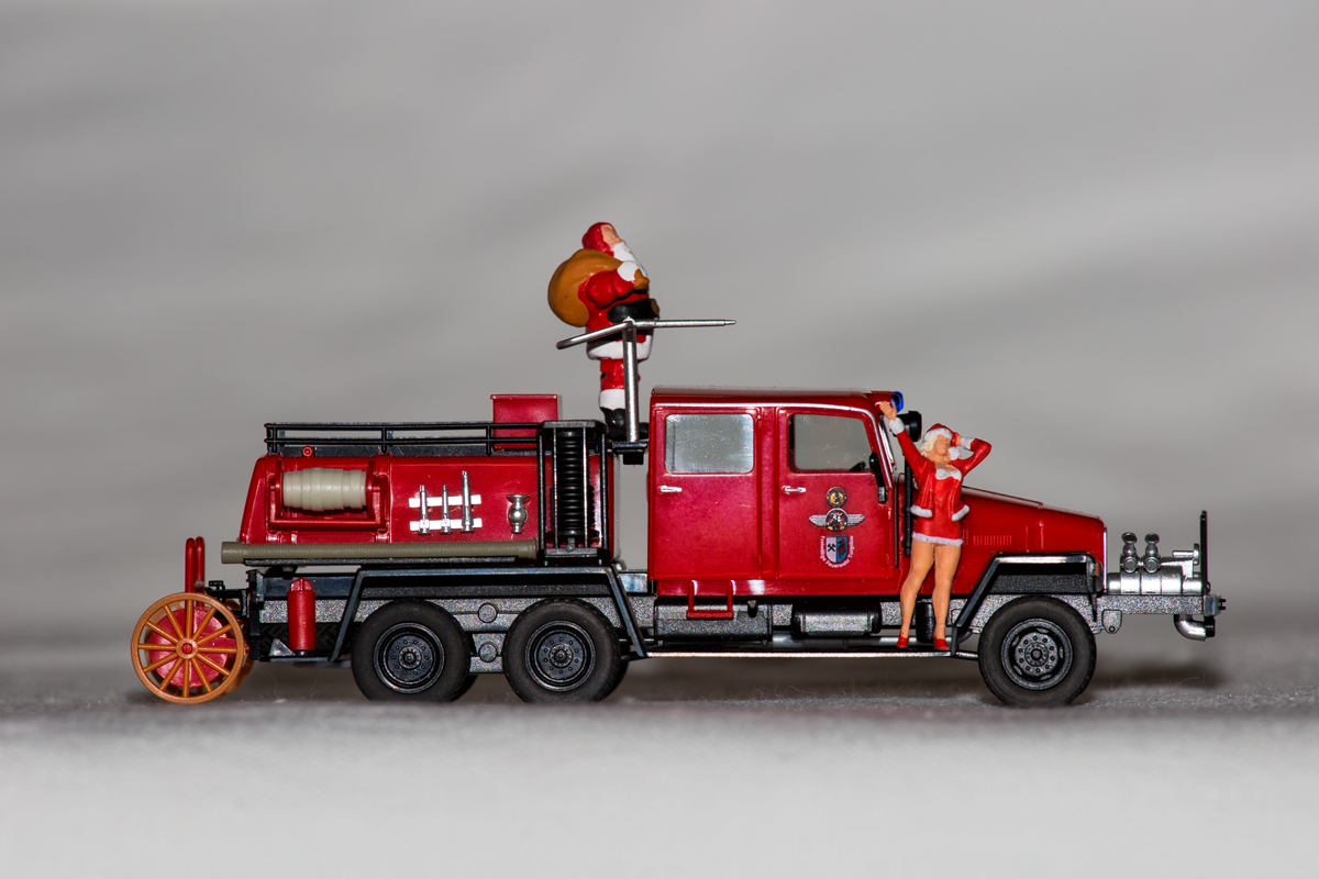 H0 Herpa Modell des Torgelower Tanklöschfahrzeuges IFA G5 mit Figuren von Noch und Preiser. Allen frohe Festtage. - 24.12.2015
