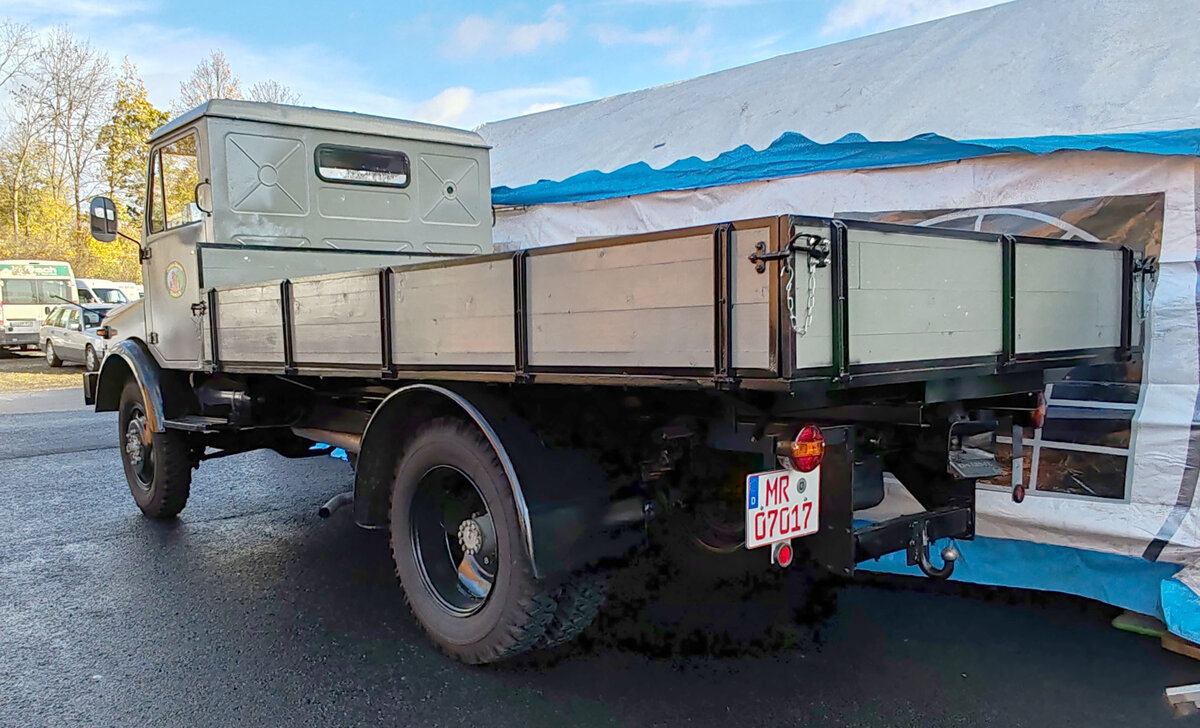 =Hanomag L 28-Pritsche, gesehen bei der Bulldogmesse in Alsfeld, 10-2025