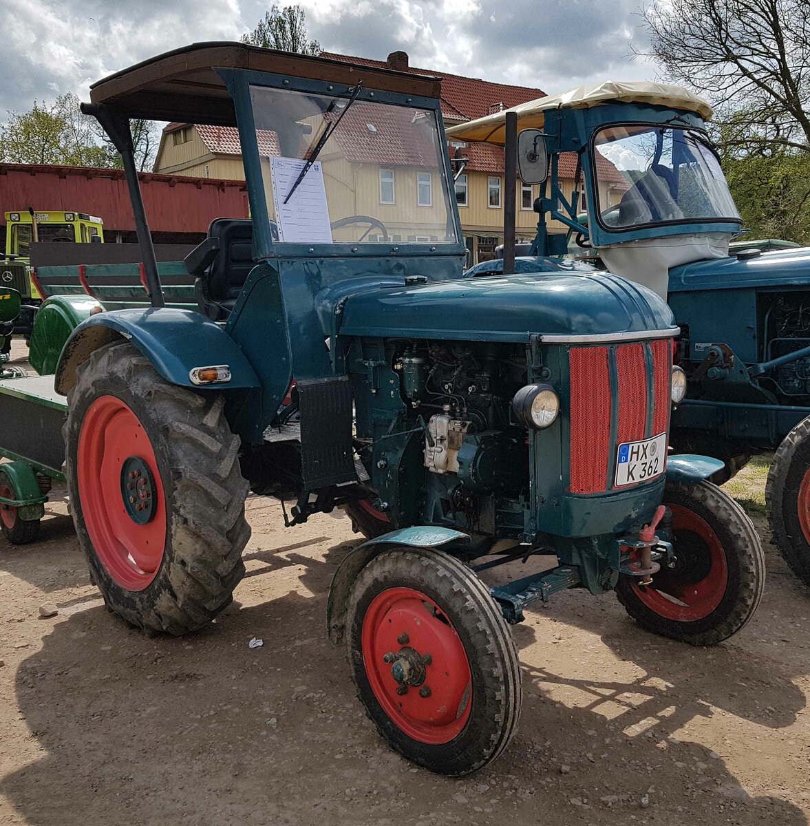 =Hanomag R 17, Bj. 1959, 1600 ccm, 17 PS, steht auf dem Ausstellungsgelände der Traktorfreunde Wiershausen am Klostergut Hilwartshausen, 05-2023
