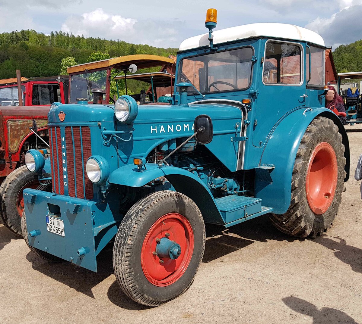 =Hanomag R 455 steht auf dem Ausstellungsgelände der Traktorfreunde Wiershausen am Klostergut Hilwartshausen, 05-2023