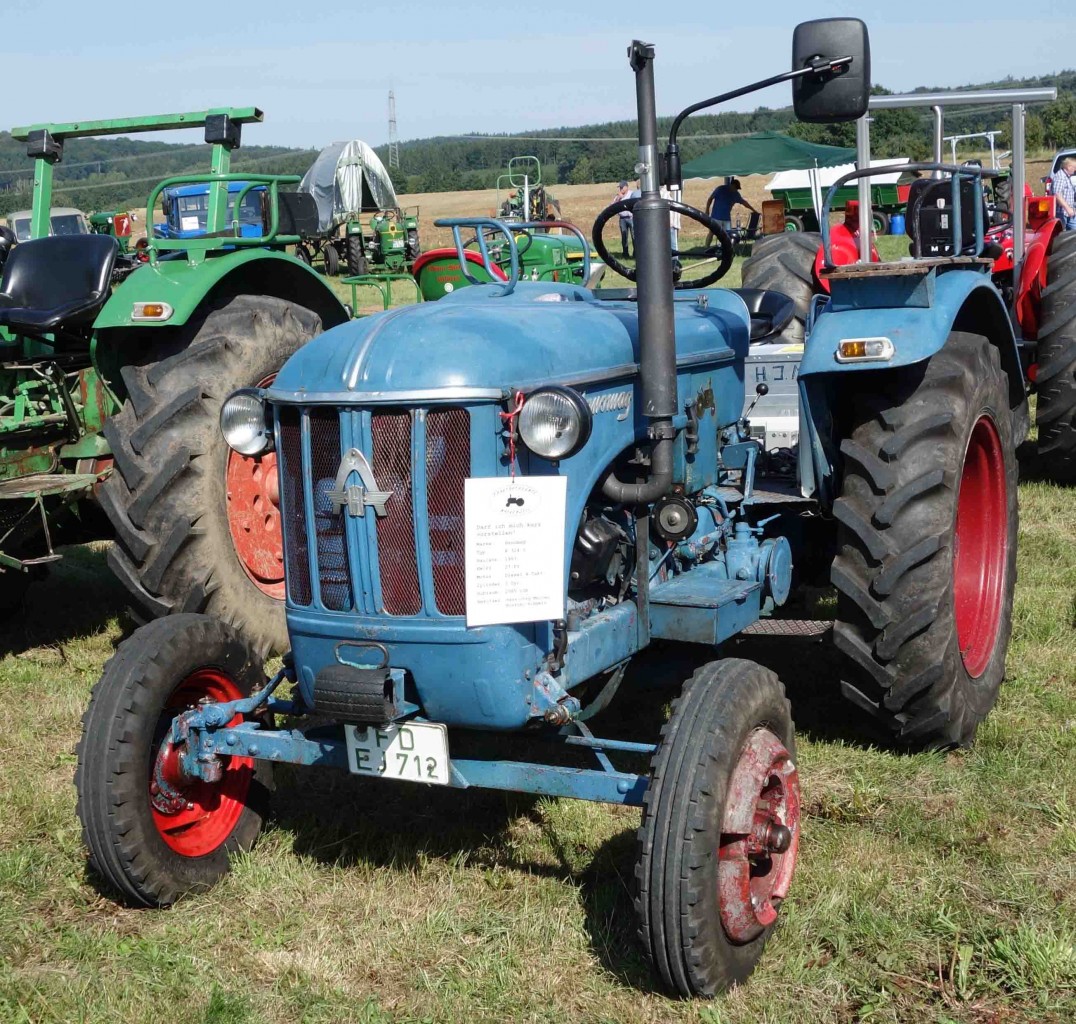 Hanomag R324, ausgestellt beim Deutz-Club Allmus im August 2015