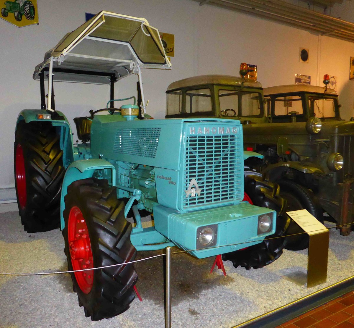 Hanomag Robust 800, präsentiert im Deutschen Traktorenmuseum in Paderborn, April 2016