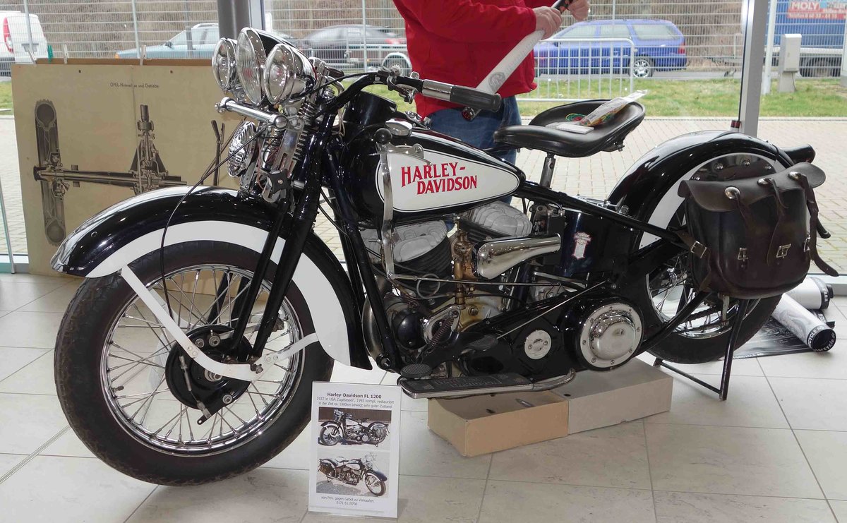 =Harley Davidson, ausgestellt bei der Technorama Kassel im März 2017