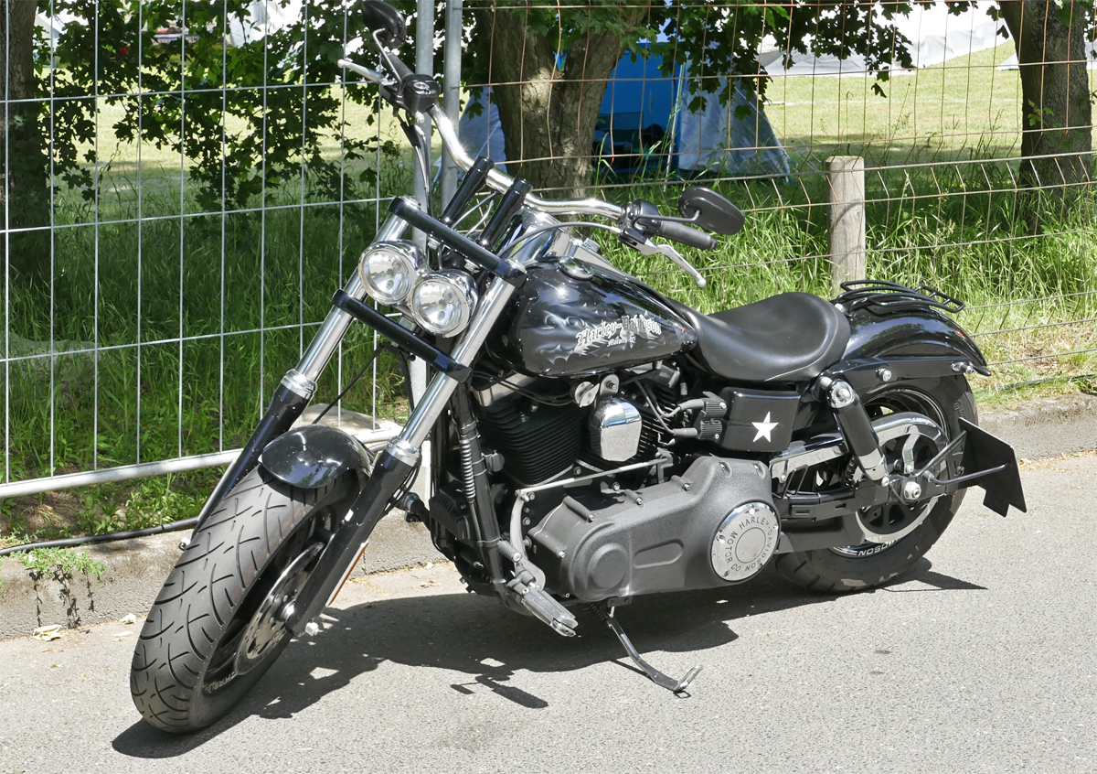 Harley Davidson beim Bikertreff am Flugplatz Bonn-Hangelar - 07.06.2019