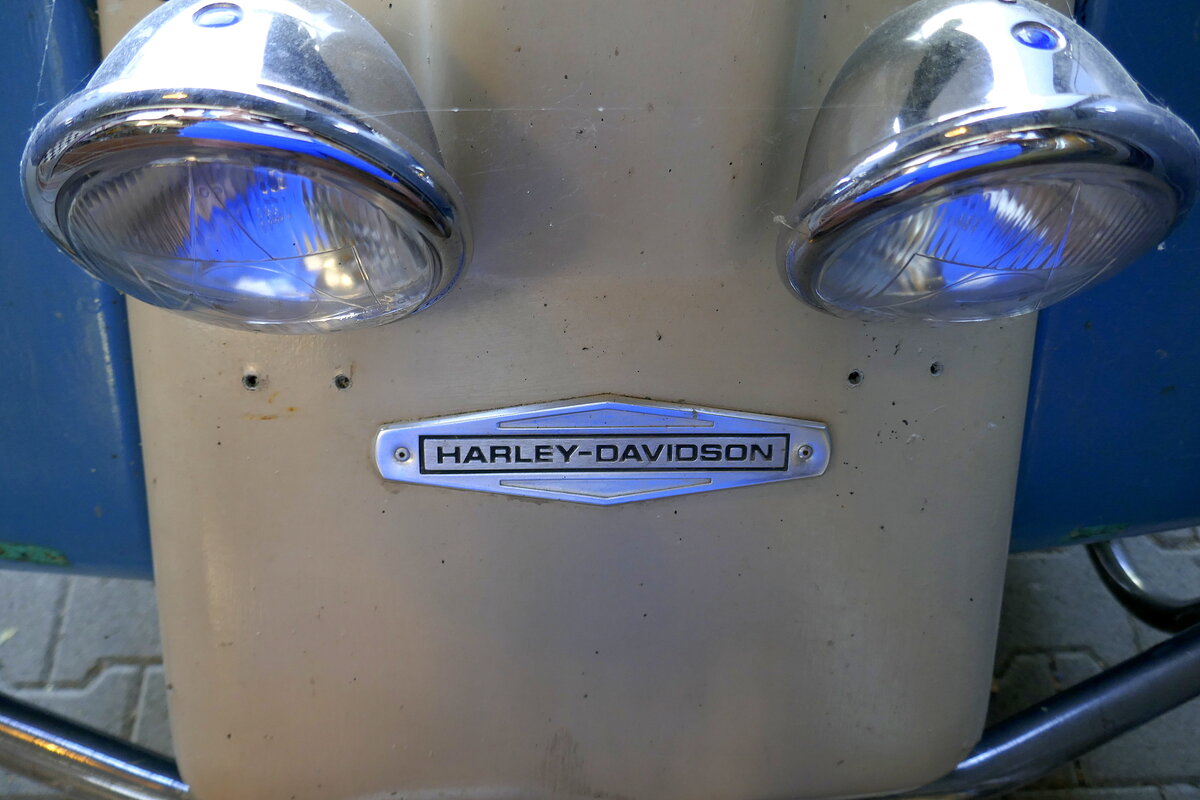 Harley Davidson, Front des Golf Carts mit Schriftzug, Juli 2022