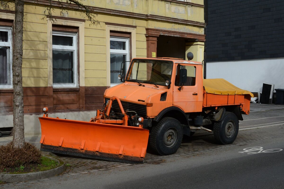 Hat scheinbar ganze Arbeit geleistet. Kein Flöckchen Schnee in der ganzen Stadt zu sehen. ;)

Mercedes-Benz Unimog
Wuppertal-Barmen
28.02.2028