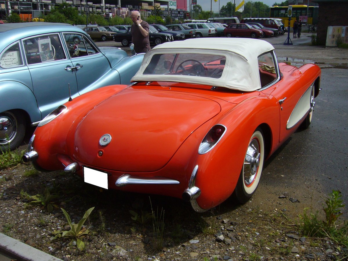 Heckansicht einer 1956´er Chevrolet Corvette C1. Oldtimertreffen an der  Alten Dreherei  in Mülheim an der Ruhr am 15.06.2019.
