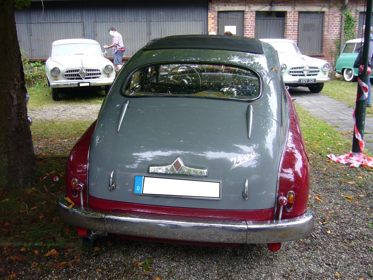 Heckansicht einer Borgward Hansa 2400 Limousine. 1952 - 1955. Borgwardtreffen an der Essener Dampfe am 25.08.2013.