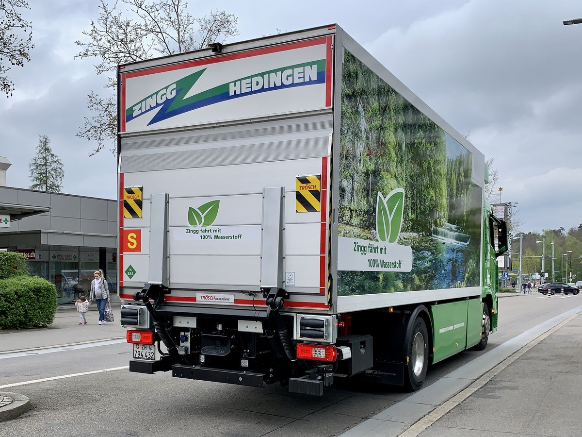 Heckansicht des Hyundai XCient Fuel Cell von Zingg Hedigen am 30.4.21 in Bern.