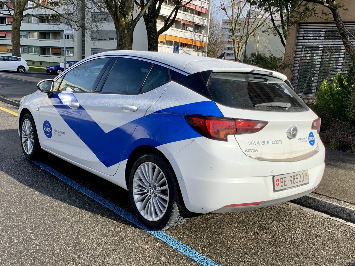 Heckansicht des Opel Astra von Emch Aufzüge am 30.1.2020 in Bern.