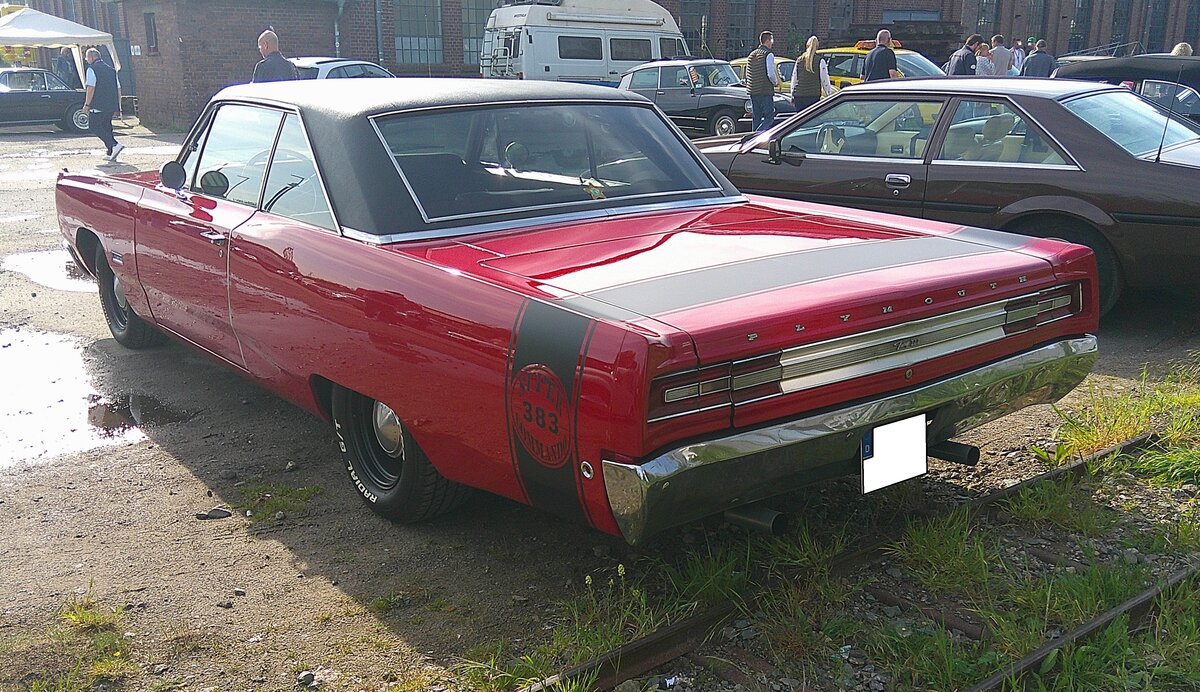 Heckansicht des Plymouth Fury III Coupe 383 Super Commando aus dem Jahr 1968 im Farbton brightred. Sammelplatz zur Landpartie des AMC Mülheim/Ruhr am 03.10.2026.