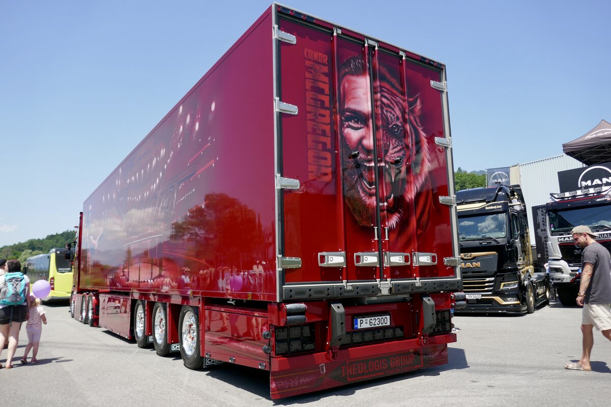 Heckansicht des Scania Sattelzuges  McGregor  von Sarantos am 20.6.26 bei der L�ndle Truckshow.