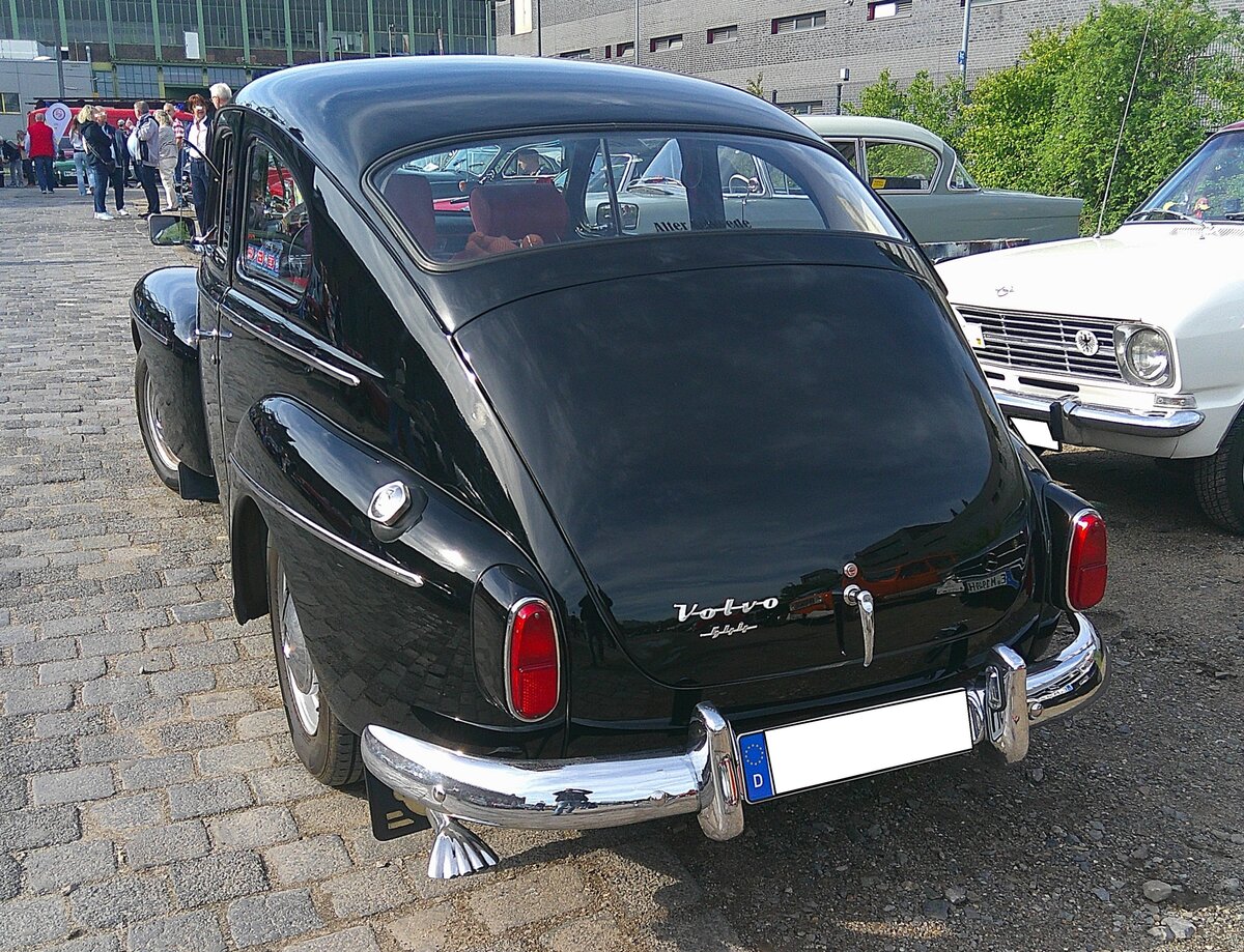 Heckansicht des Volvo PV544  Buckelvolvo . Sammelplatz zur Landpartie des AMC M�lheim/Ruhr am 03.05.2026.