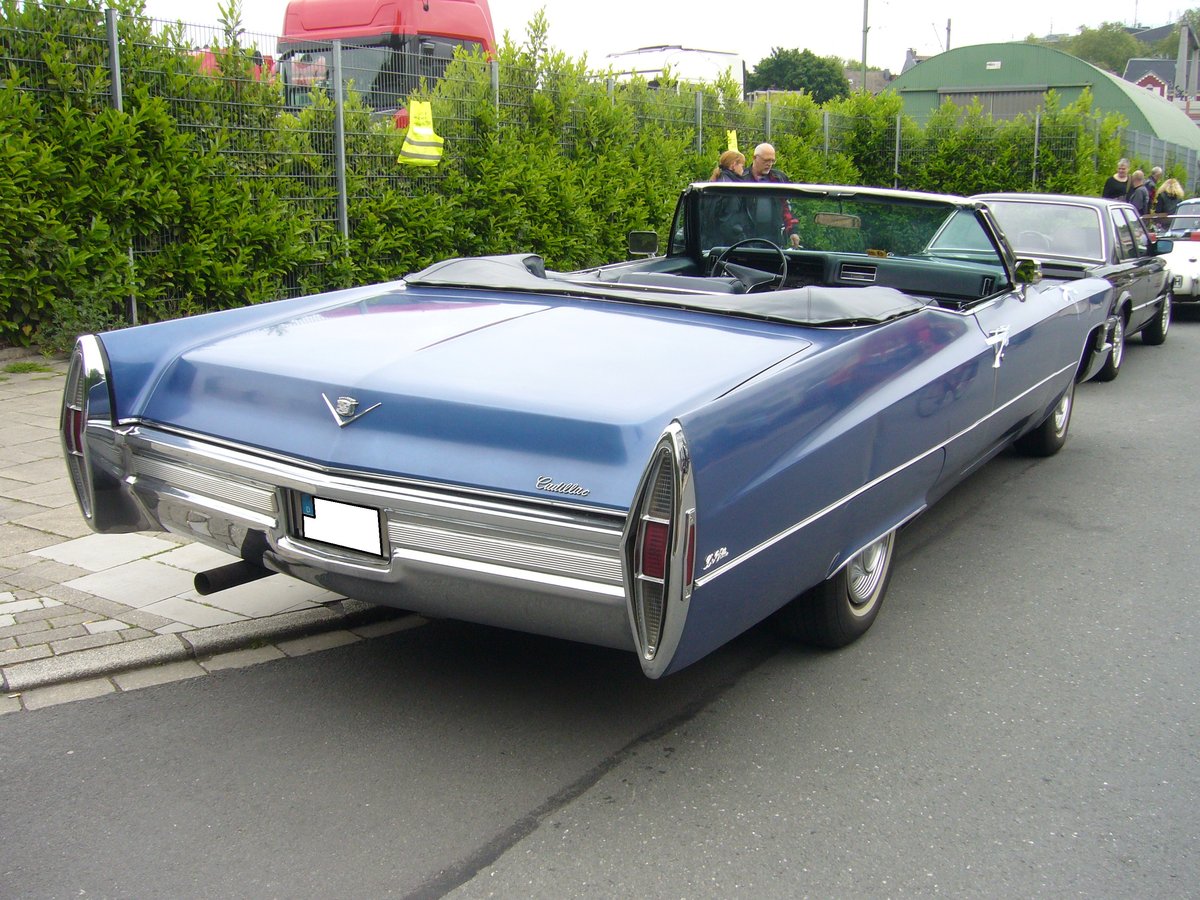 Heckansicht eines 1968´er Cadillac Convertible de Ville im Farbton normandy blue. 18. Prinz Friedrich Oldtimertreffen am 26.05.2019 in Essen-Kupferdreh.