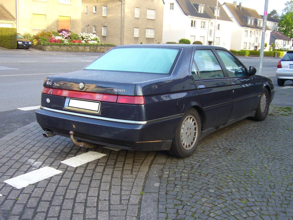 Heckansicht eines Alfa Romeo 164 Super 3.0 V6, wie er von von 1994 bis 1997 gebaut wurde. Mülheim an der Ruhr am 16.05.2021.