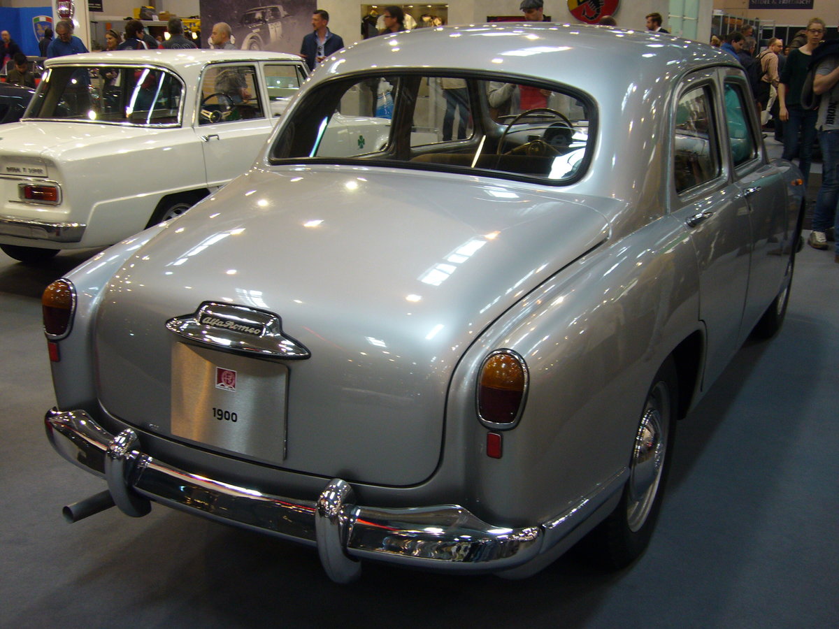 Heckansicht eines Alfa Romeo 1900 Berlina. 1950 - 1959. Techno Classica Essen am 09.04.2016.