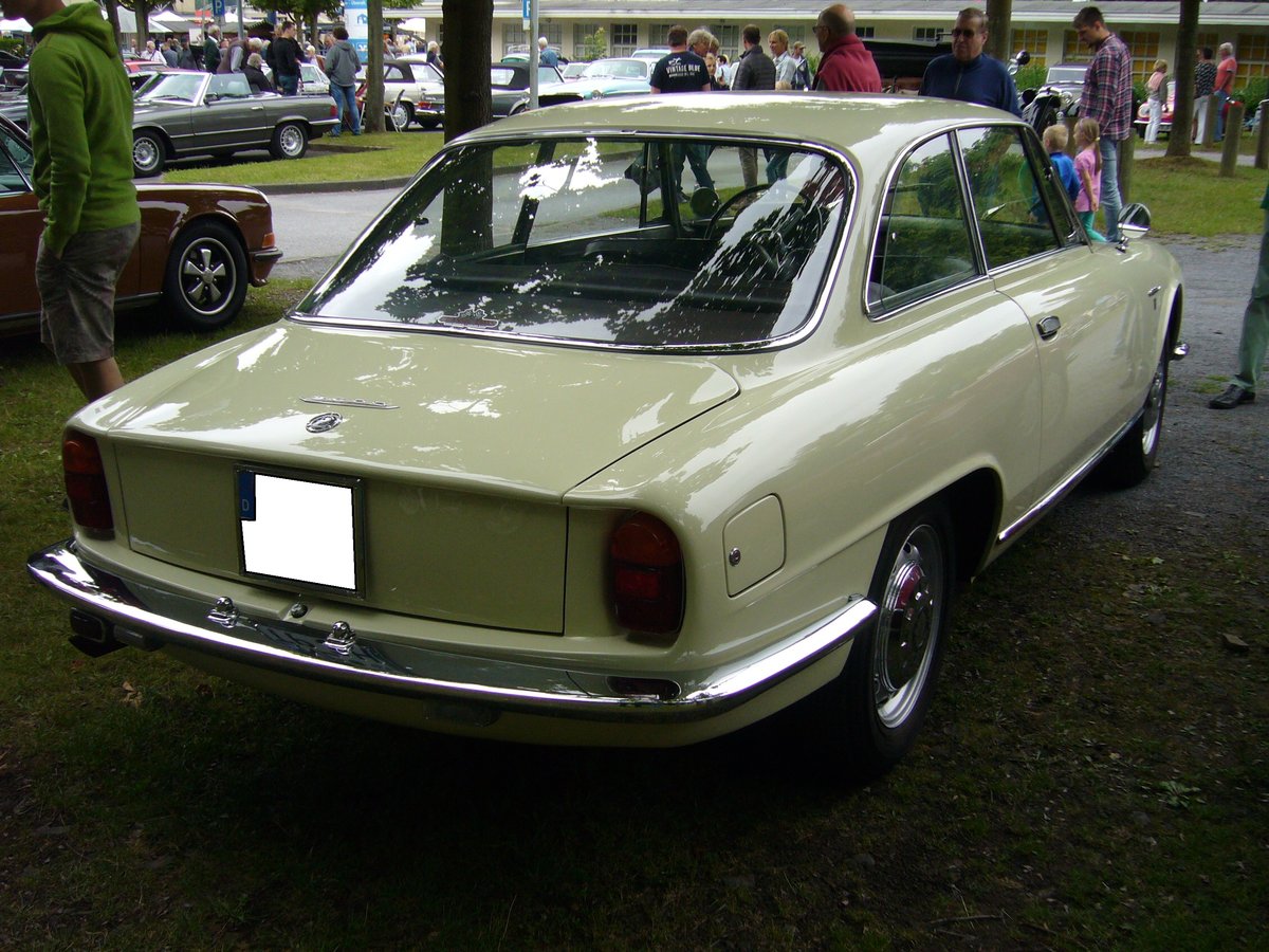 Heckansicht eines Alfa Romeo 2600 Sprint. 1962 - 1966. Oldtimertreffen an der Galopprennbahn Krefeld am 16.07.2017.