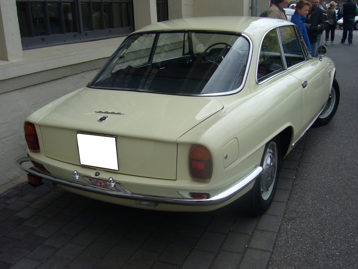 Heckansicht eines Alfa Romeo 2600 Sprint. 1962 - 1966. Oldtimersaisoneröffnung an der Düsseldorfer Classic Remise am 13.04.2014. 
