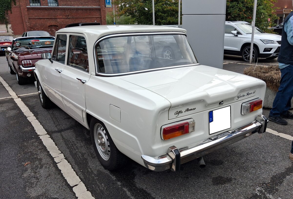 Heckansicht eines Alfa Romeo Giulia 1.3 Super aus dem Jahr 1973 im Farbton bianco. 13. Saarner Oldtimer-Cup am 30.08.2026 in M�lheim an der Ruhr/Saarn.