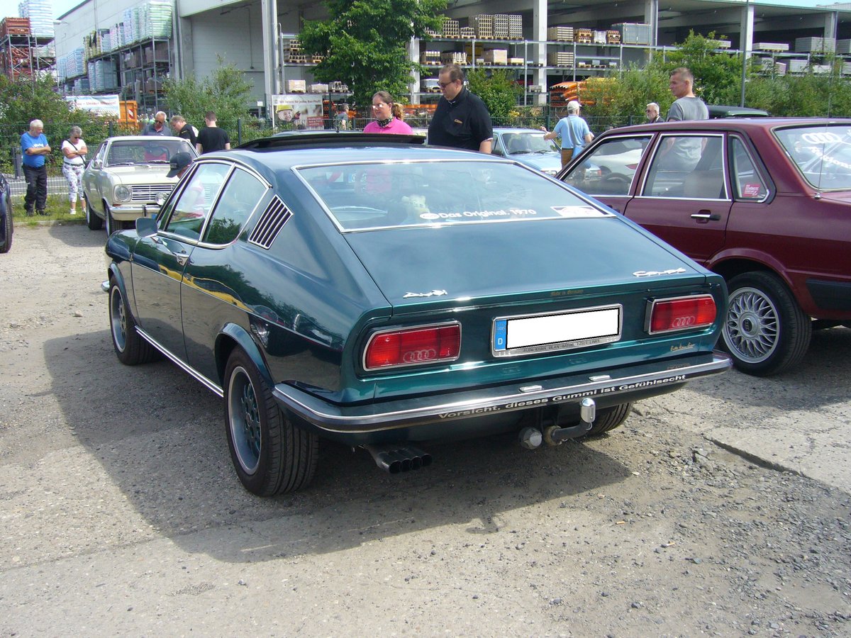 Heckansicht eines Audi 100S Coupe aus dem Modelljahr 1970. Alte Dreherei in Mülheim an der Ruhr am 21.06.2020.