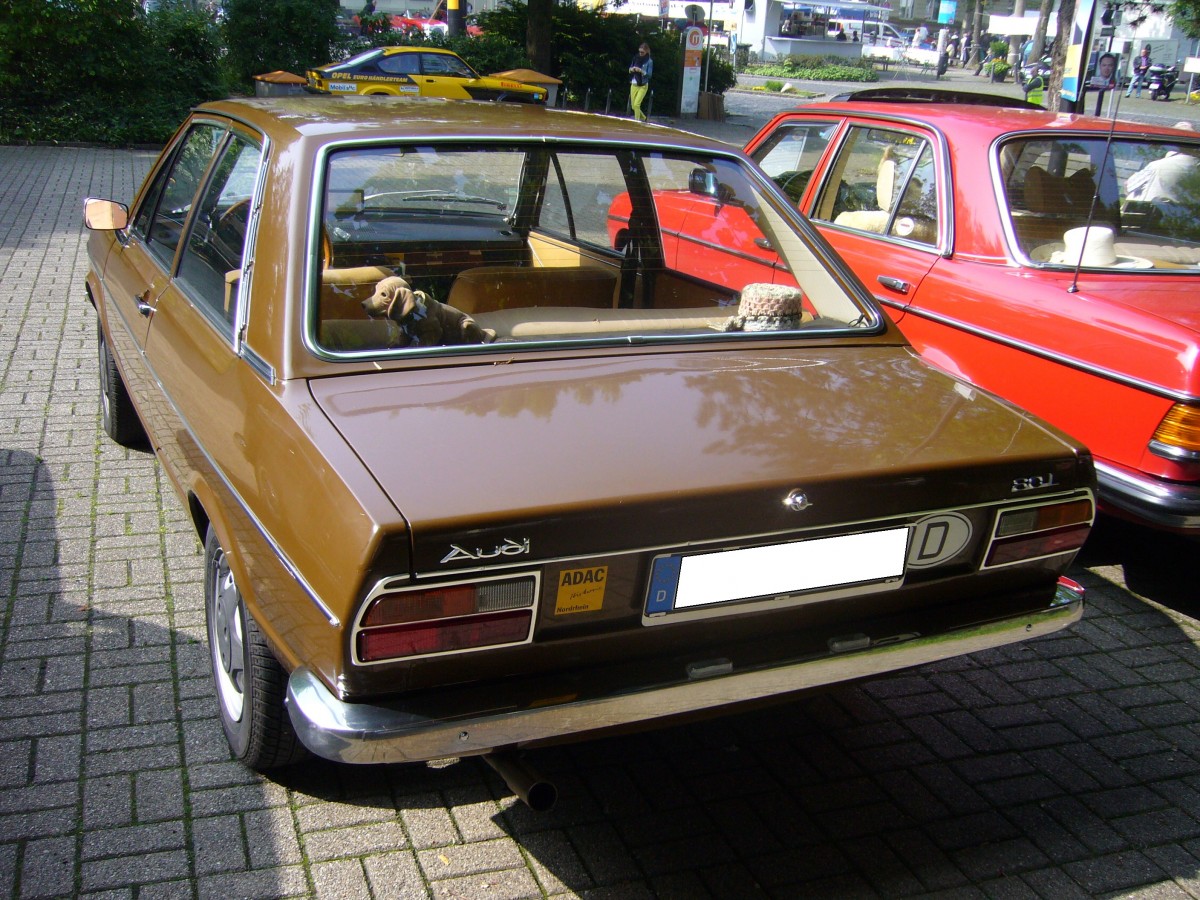 Heckansicht eines Audi 80L der Baureihe B1. 1972 - 1976. 7. Kettwiger Oldtimerfrühling am 01.05.2014. 