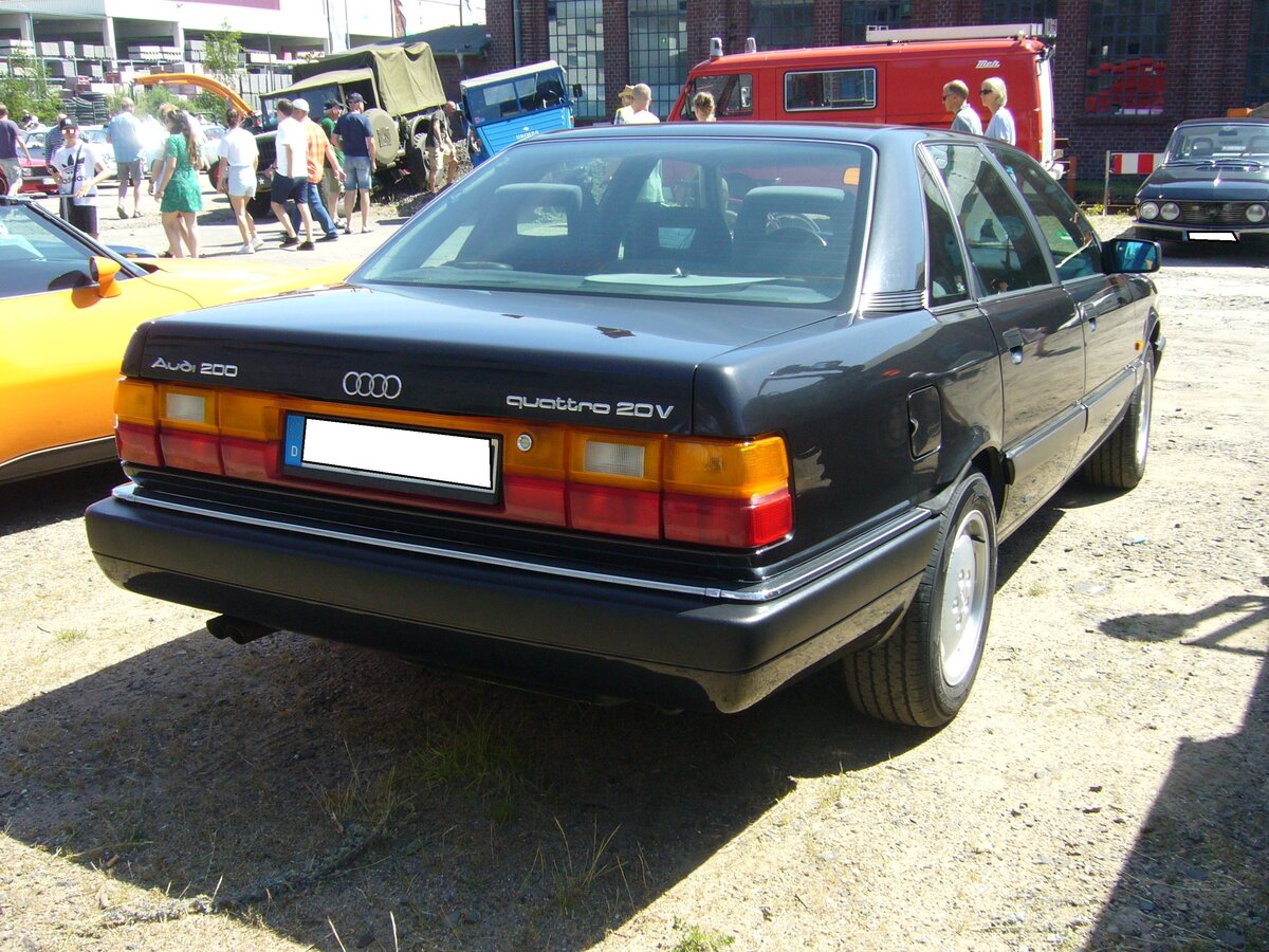 Heckansicht eines Audi C3 200 Quattro. Oldtimertreffen an der  Alten Dreherei  in Mülheim an der Ruhr am 19.06.2021 und 20.06.2021.