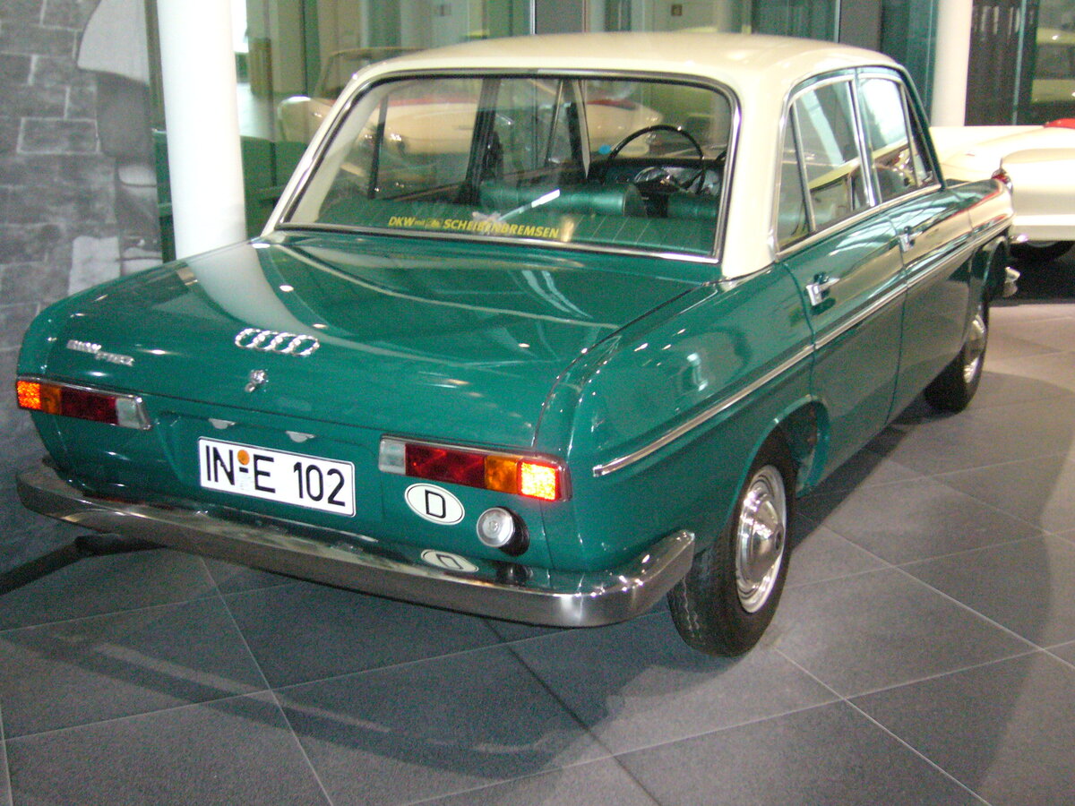 Heckansicht eines Auto Union F102, gebaut von 1964 bis 1966. Audi Forum Ingolstadt.