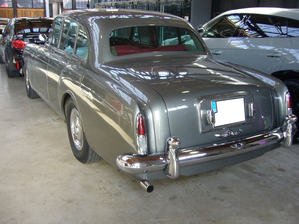 Heckansicht eines Bentley S2 Continental mit einer Flying Spur Karosserie von Mulliner coachworks/London aus dem Jahr 1961. Classic Remise Düsseldorf am 13.02.2022.