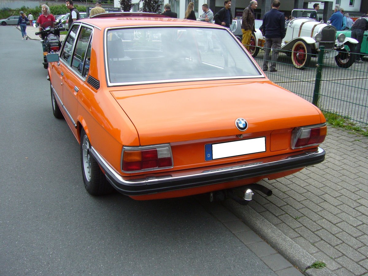 Heckansicht eines BMW E12 im Farbton inkaorange. 18. Prinz Friedrich Oldtimertreffen am 26.05.2019 in Essen-Kupferdreh.