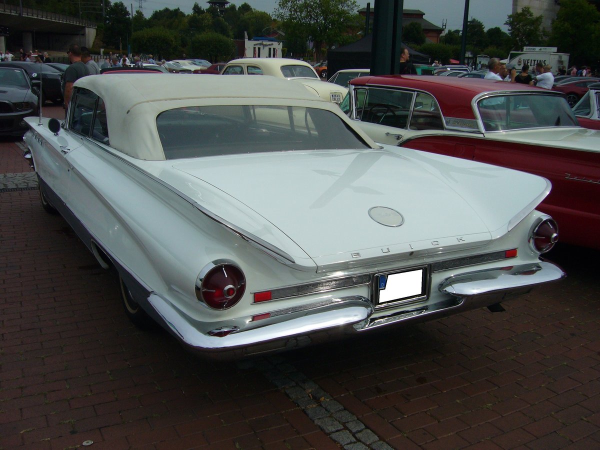 Heckansicht eines Buick Series 4800 Electra 225 Convertible aus dem Modelljahr 1960. 15. US-Cartreffen am 28.07.2018 am CentroO.