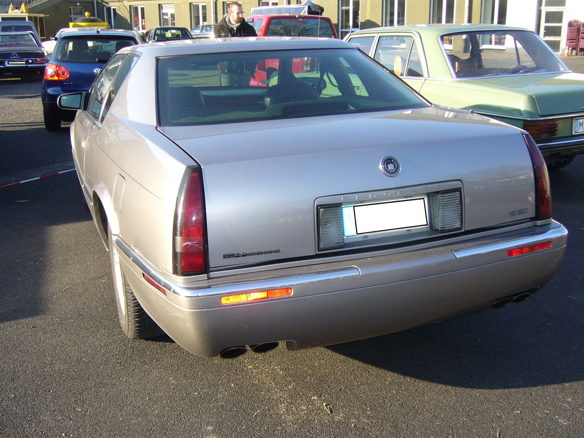 Heckansicht eines Cadillac Eldorado ETC. 1995 - 2002. Oldtimer- Youngtimertreffen in Krefeld am 22.01.2017.