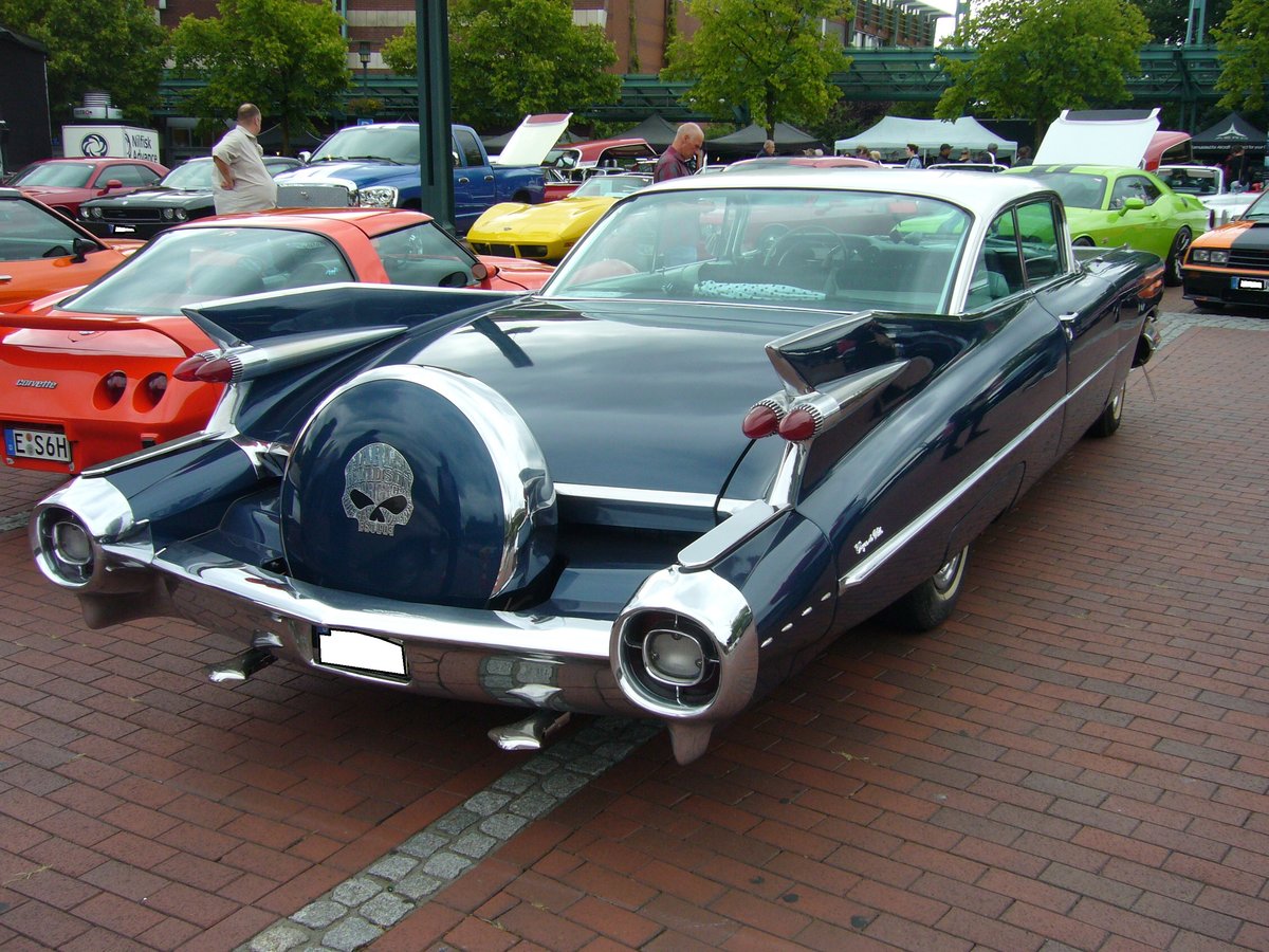 Heckansicht eines Cadillac Series 6300 Coupe de Ville des Modelljahres 1959. Man kann sehr schön das Continental Kit erkennen. 14. US-Cartreffen am 29.07.2017 im CentroO.