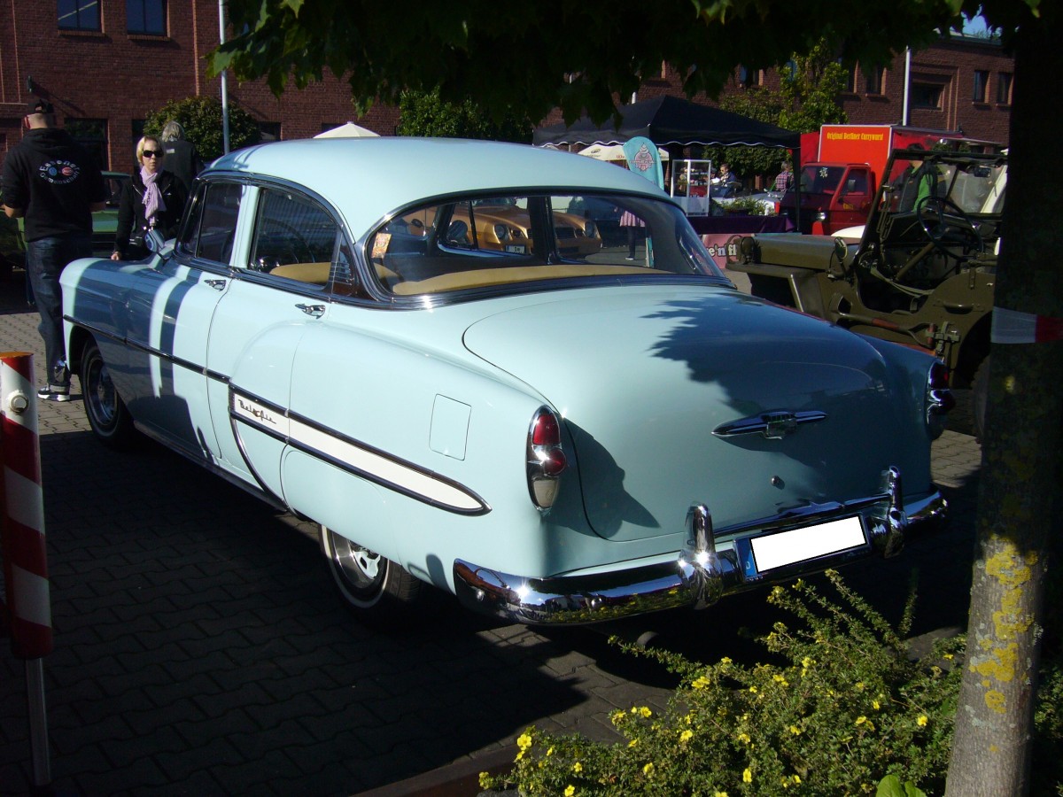 Heckansicht eines Chevrolet Bel Air Series 2400C fourdoor Sedan des Modelljahres 1953. Prinz-Friedrich-Oldtimertreffen am 27.09.2015 in Essen.