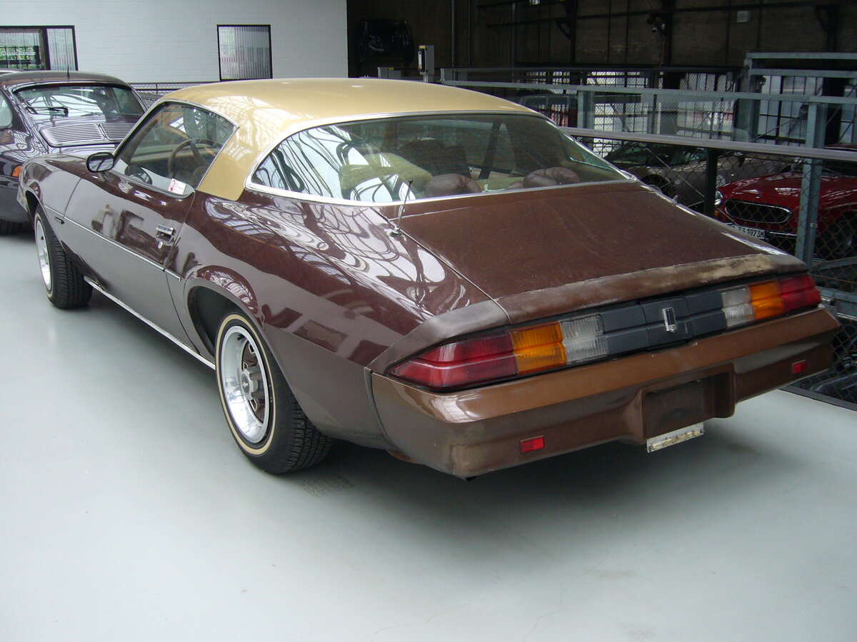 Heckansicht eines Chevrolet Camaro aus dem Modelljahr 1976. Classic Remise Düsseldorf am 26.05.2022.