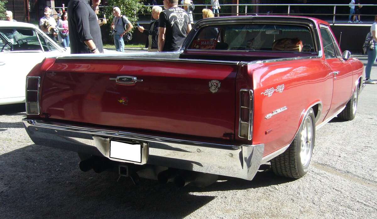 Heckansicht eines Chevrolet El Camino aus dem Modelljahr 1966. Altmetall trifft Altmetall am 01.10.2023 im LaPaDu Duisburg.