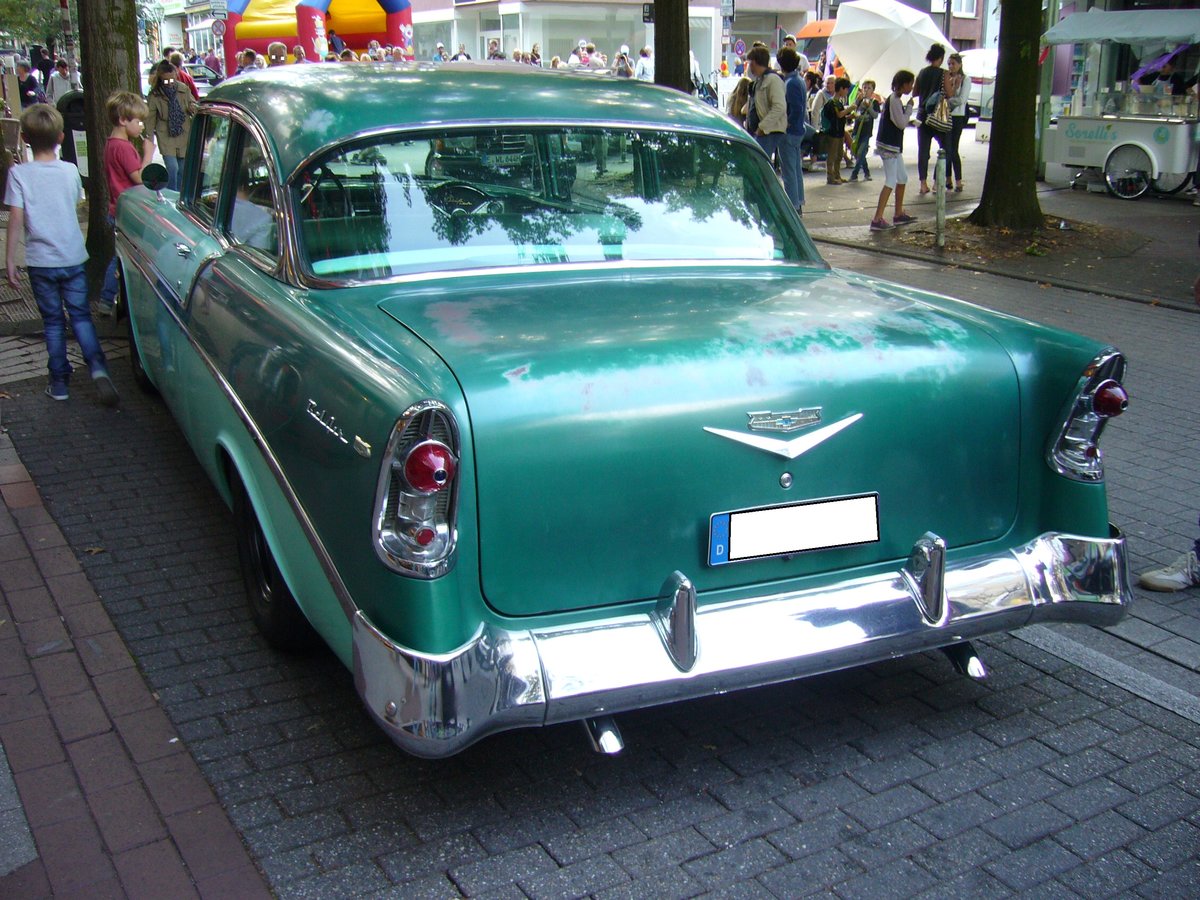 Heckansicht eines Chevrolet Series 2400C Bel Air Sedan des Modelljahres 1956. 10. Dukes of Downtown in Essen-Rüttenscheid am 01.09.2018.