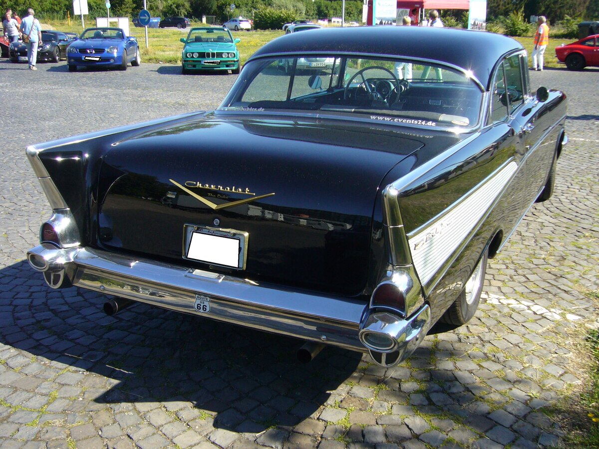 Heckansicht eines Chevrolet Series 2400C Bel Air Del Ray Hardtop Sport Coupe des Jahrganges 1957. Oldtimertreffen am Flughafen Essen/Mülheim am 07.08.2022.