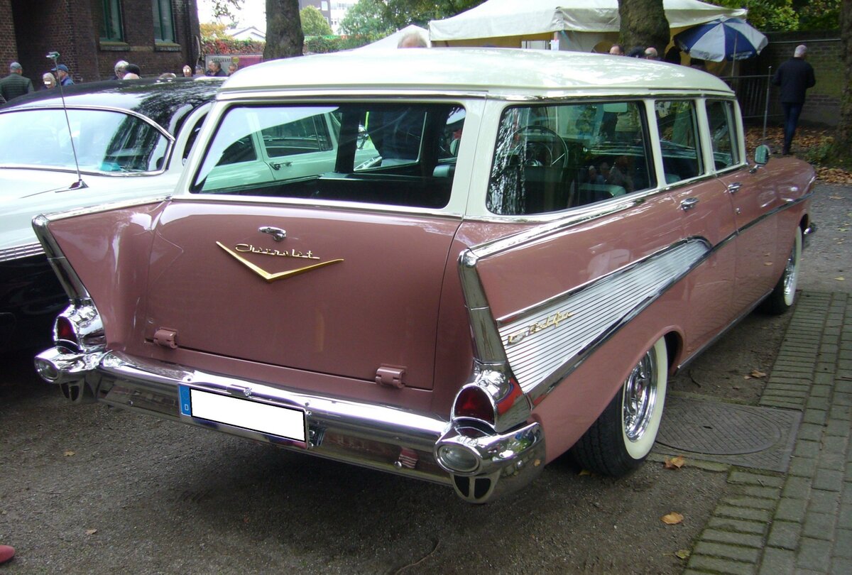 Heckansicht eines Chevrolet Series 2400C Bel Air Station Wagon aus dem Jahr 1957. Oldtimertreffen beim Theater an der Niebu(h)rg am 22.10.2023 in Oberhausen.