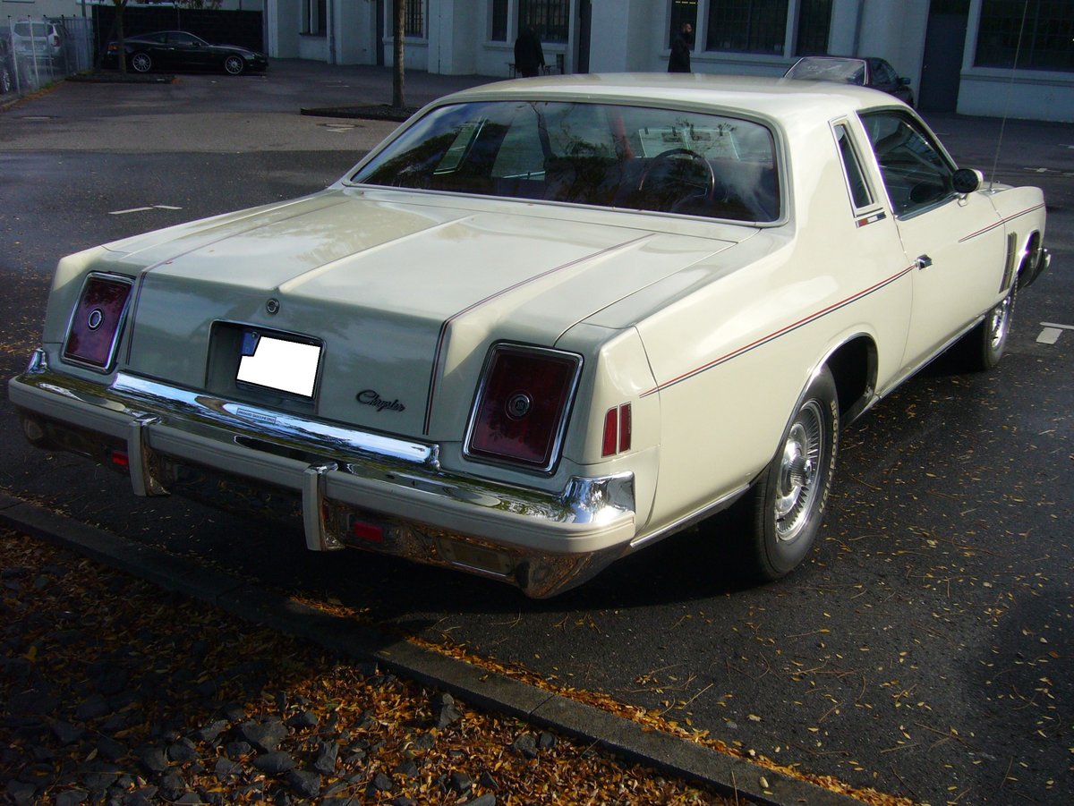 Heckansicht eines Chrysler Cordoba twodoor Coupe aus dem Modelljahr 1979. Herbstfest an der Düsseldorfer Classic Remise am 05.10.2019.