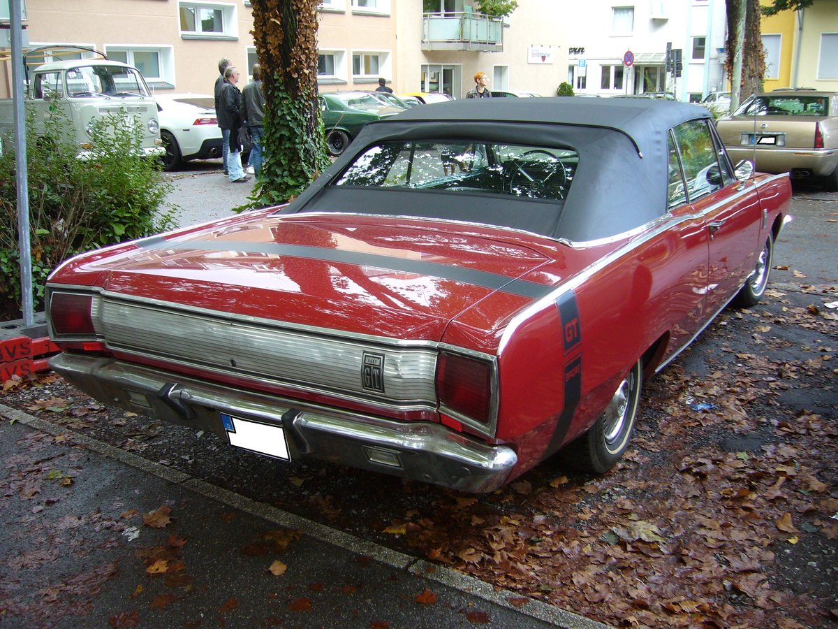 Heckansicht eines Dodge Dart Convertible GT des Modelljahres 1967. Duke of Downtown am 09.09.2017 in Essen-Rüttenscheid.