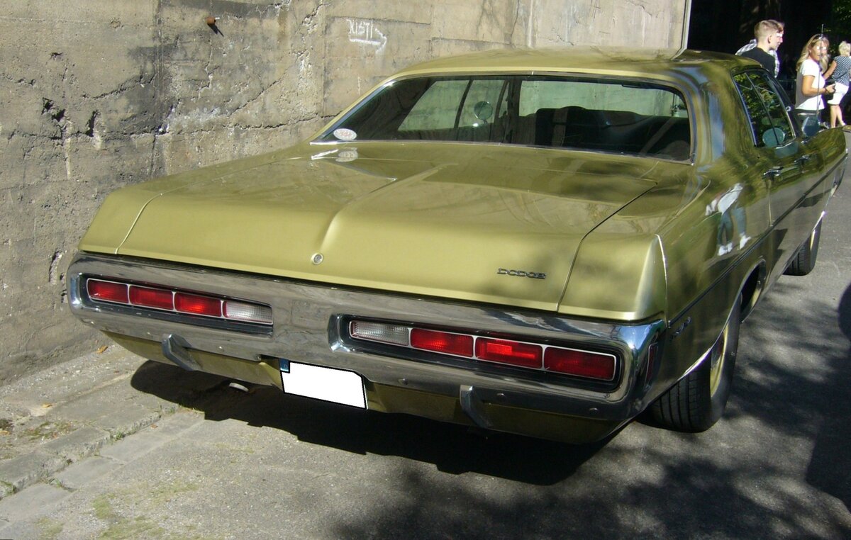 Heckansicht eines Dodge Polara fourdoor Custom Sedan aus dem Jahr 1970. Altmetall trifft Altmetall am 01.10.2023 im LaPaDu Duisburg.