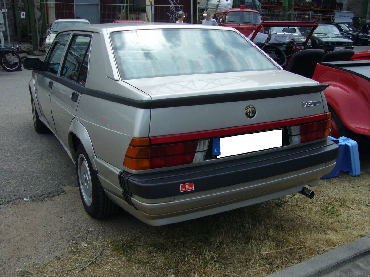 Heckansicht eines eines Alfa Romeo V6 3.0 America. Oldtimertreffen an der  Alten Dreherei  in Mülheim an der Ruhr am 18.06.2023.