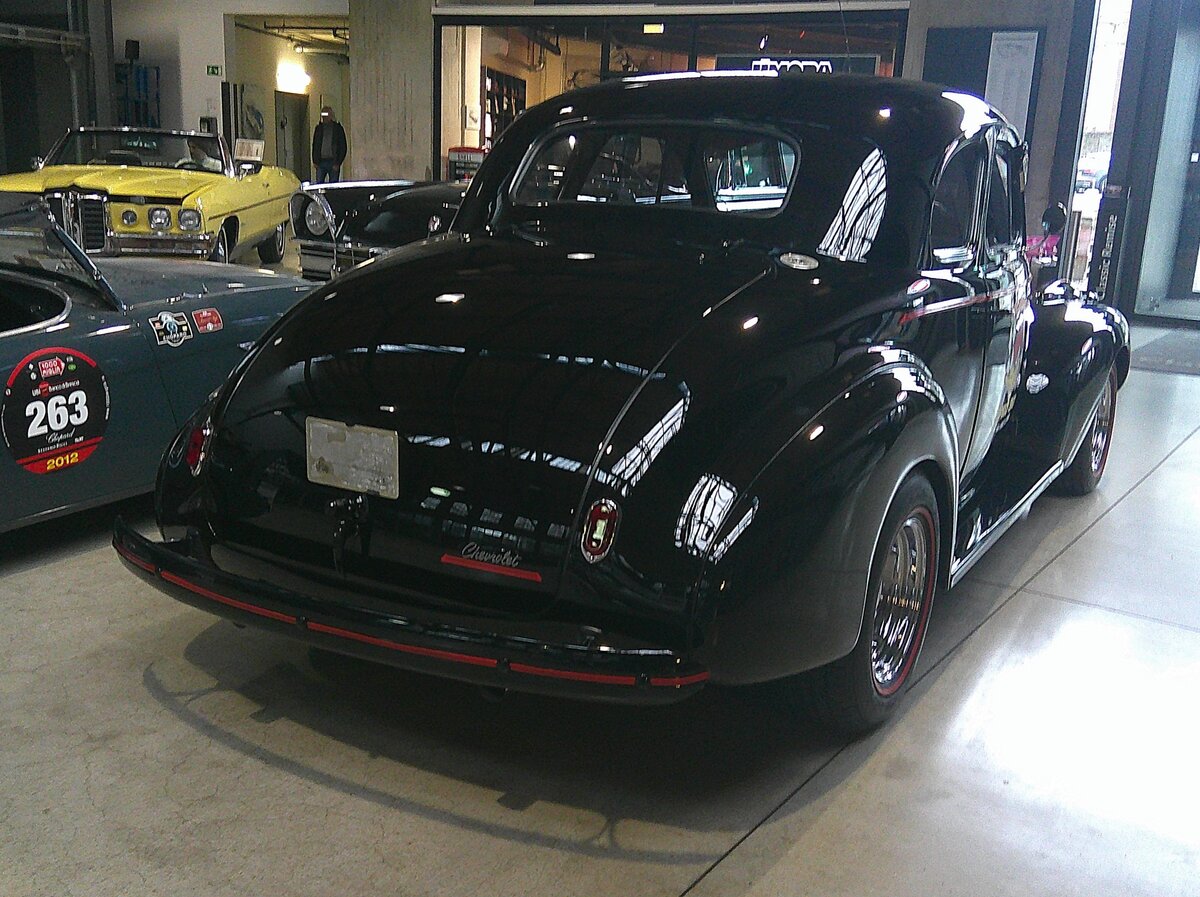 Heckansicht eines etwas  aufgepimpten  Chevrolet Master DeLuxe KH-Six Coupe aus dem Jahr 1940. Classic Remise Düsseldorf am 15.01.2026.