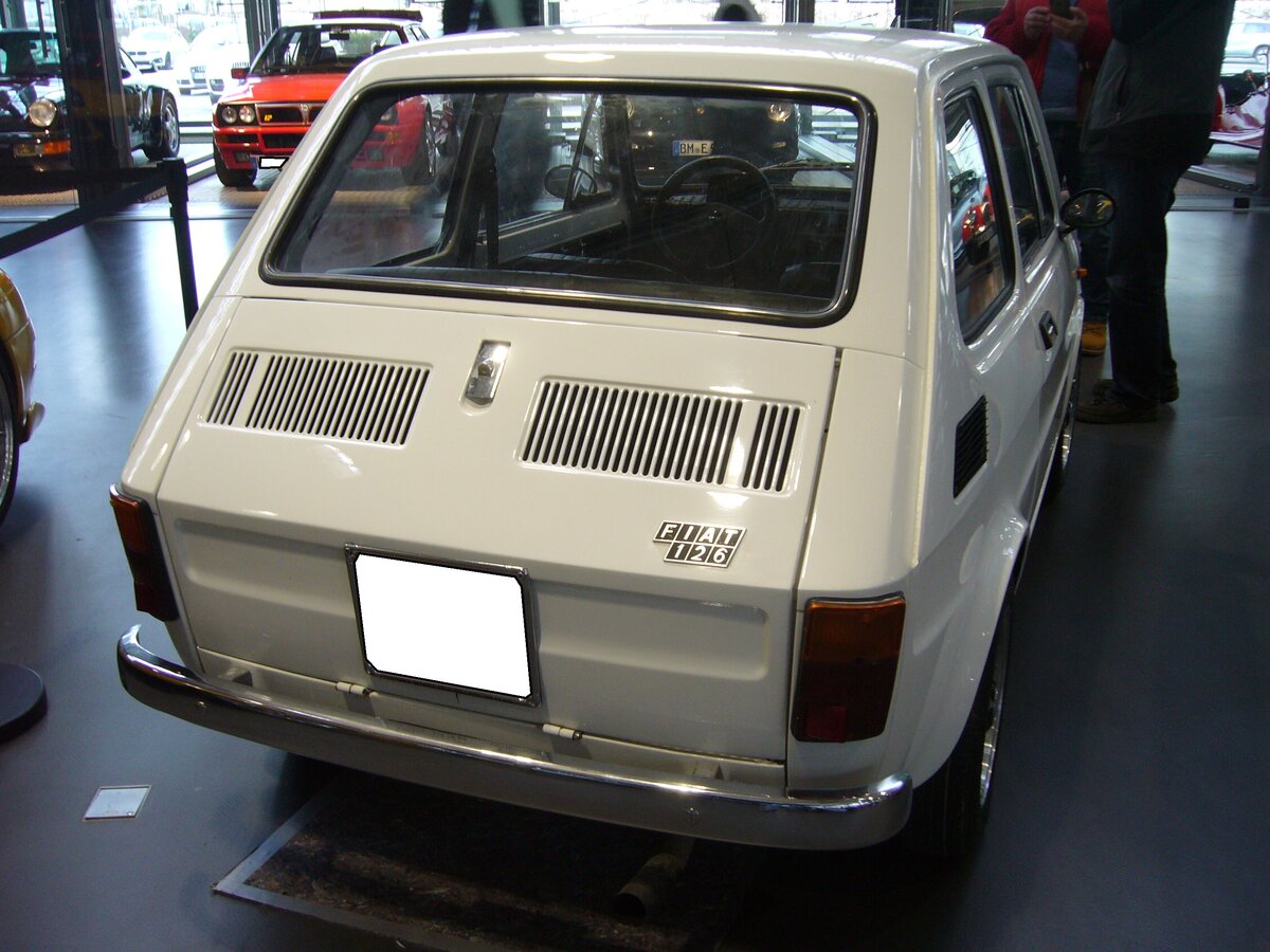 Heckansicht eines Fiat 126. Motorworld Cologne am 19.02.2022.