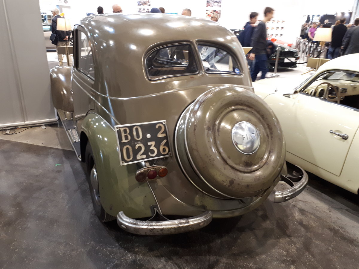 Heckansicht eines Fiat 1500 aus dem Jahr 1935, der karosserietechnisch noch nie restauriert wurde. Techno Classica Essen am 24.03.2018.