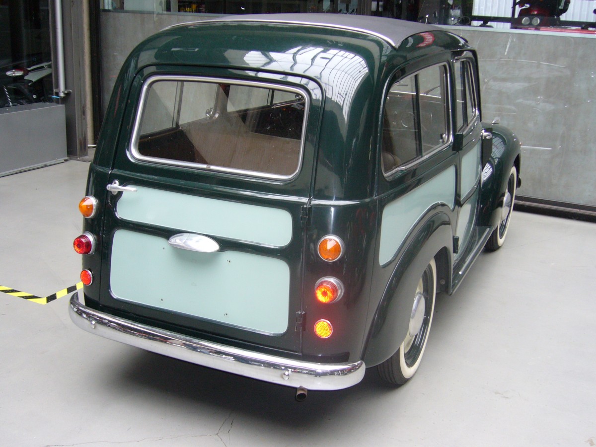 Heckansicht eines Fiat 500 C Belvedere. 1951 - 1955. Classic Remise Düsseldorf am 27.04.2014.