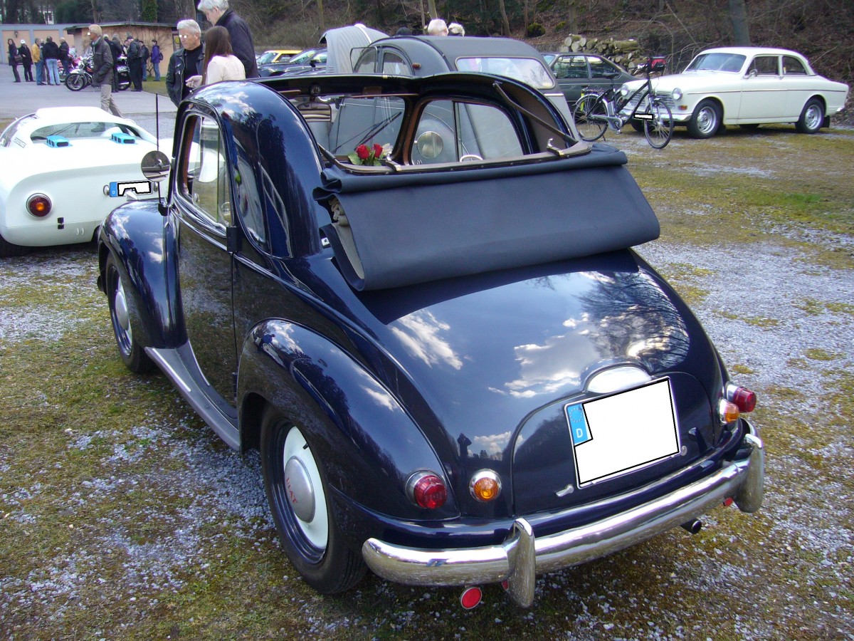 Heckansicht eines Fiat 500C Topolino. 1949 - 1955. Oldtimertreffen Schwarzwaldhaus im Neandertal am 05.04.2015.