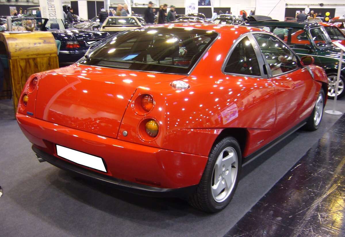 Heckansicht eines Fiat Coupe 2000 aus dem Jahr 1998. Essen Motorshow am 06.12.2023.